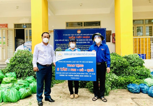 Đảng bộ Đoàn luật sư TPHCM hỗ trợ rau củ quả cho bà con có hoàn cảnh khó khăn ở 'vùng đỏ' ảnh 1