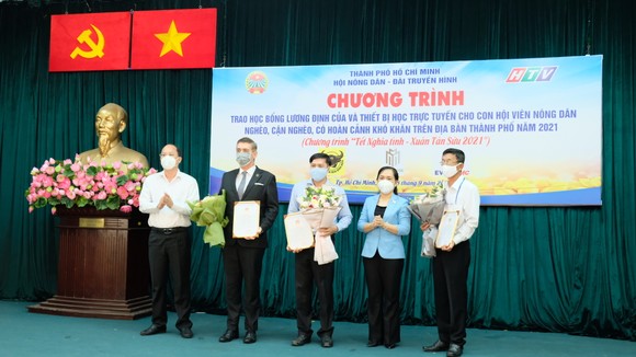 Hội Nông dân TPHCM trao 654 suất học bổng Lương Định Của cho học sinh khó khăn ảnh 5
