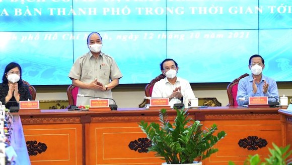 Chủ tịch nước Nguyễn Xuân Phúc: TPHCM nên tái cơ cấu, hướng đến kinh tế sáng tạo ảnh 1