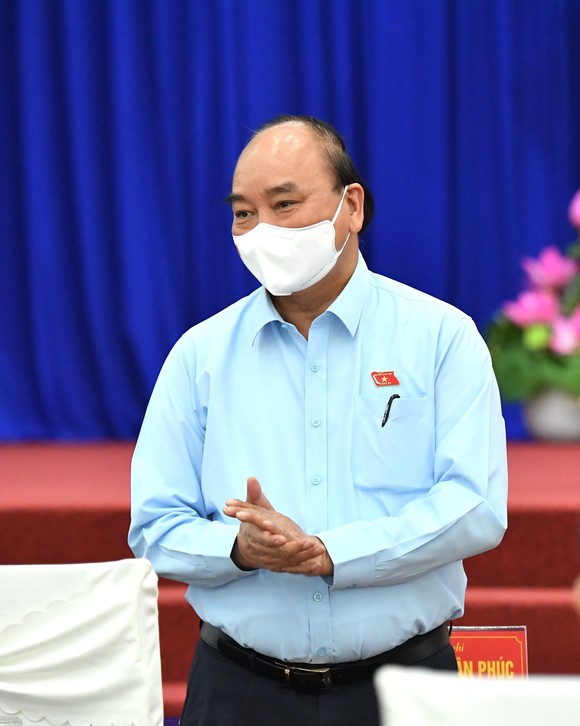 Chủ tịch nước Nguyễn Xuân Phúc gợi mở cách kiểm soát dịch và phát triển kinh tế cho TPHCM ảnh 11