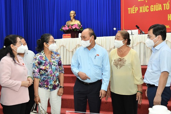 Chủ tịch nước Nguyễn Xuân Phúc gợi mở cách kiểm soát dịch và phát triển kinh tế cho TPHCM ảnh 7