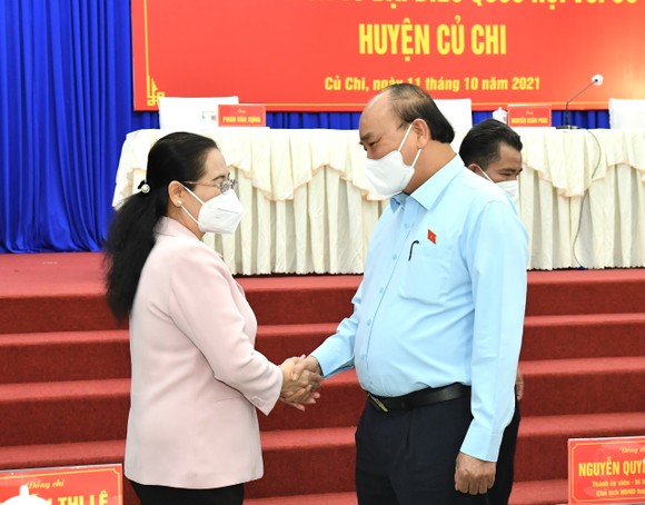 Chủ tịch nước Nguyễn Xuân Phúc gợi mở cách kiểm soát dịch và phát triển kinh tế cho TPHCM ảnh 13