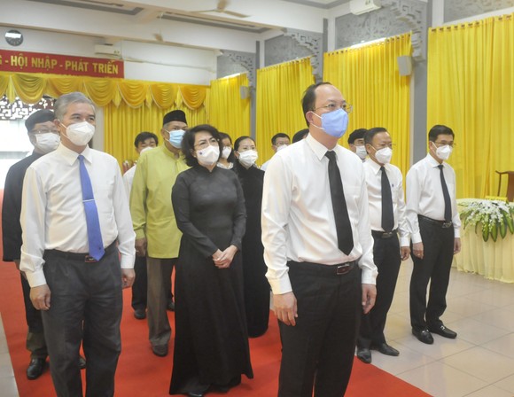 Lãnh đạo TPHCM viếng Đại lão Hòa thượng Thích Phổ Tuệ ảnh 1