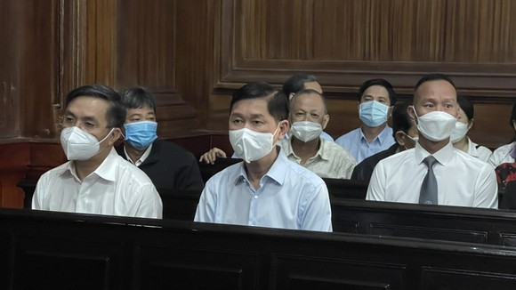 Cựu Tổng Giám đốc SAGRI Lê Tấn Hùng cùng 18 bị cáo hầu tòa ảnh 3