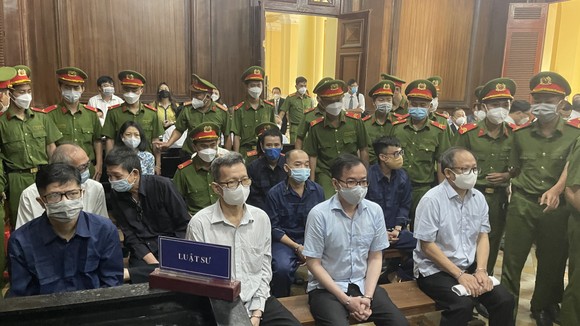 Bị cáo Tề Trí Dũng khai nhận tiền 'thù lao, khen thưởng' đi làm từ thiện ảnh 2