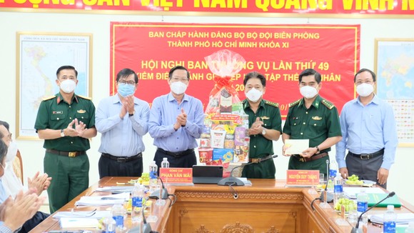 Chủ tịch UBND TPHCM Phan Văn Mãi: Biên phòng chủ động phối hợp đảm bảo an ninh trật tự để người dân vui xuân, đón tết ảnh 1
