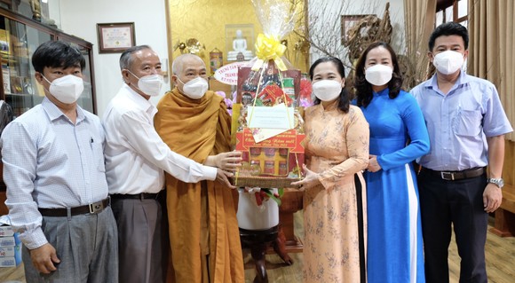 Chủ tịch HĐND TPHCM Nguyễn Thị Lệ thăm, chúc tết các cơ sở tôn giáo ảnh 5
