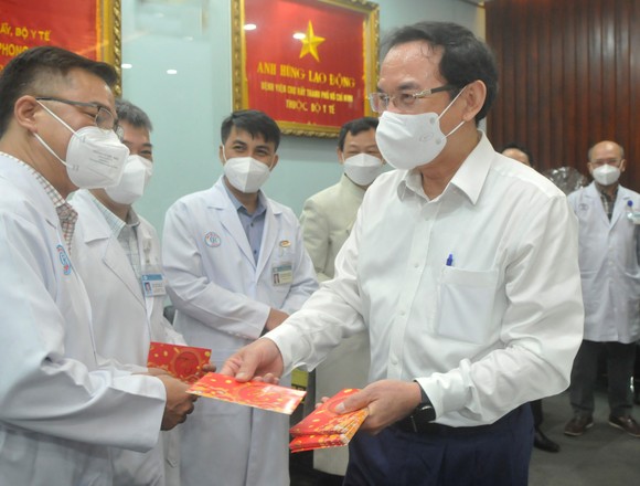 Bí thư Thành ủy TPHCM Nguyễn Văn Nên: Tri ân các bác tài lái xe cứu thương ảnh 2