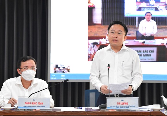 Chủ tịch nước Nguyễn Xuân Phúc chủ trì hội nghị xúc tiến đầu tư vào huyện Hóc Môn và Củ Chi ảnh 5