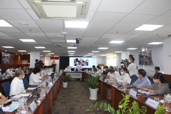Chủ tịch nước Nguyễn Xuân Phúc chủ trì hội nghị xúc tiến đầu tư vào huyện Hóc Môn và Củ Chi ảnh 1
