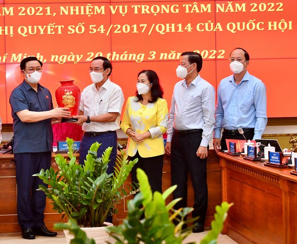 Chủ tịch Quốc hội Vương Đình Huệ: Xây dựng TPHCM là đầu tàu, hình mẫu của cải cách, đổi mới và phát triển đất nước ảnh 3