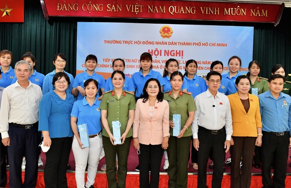 Chủ tịch HĐND TPHCM Nguyễn Thị Lệ: Ưu tiên xây dựng nhà cho công nhân, người lao động thuê ảnh 1