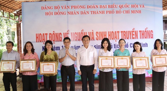Văn phòng Đoàn ĐBQH và HĐND TPHCM tổ chức về nguồn tại tỉnh Đồng Tháp ảnh 5