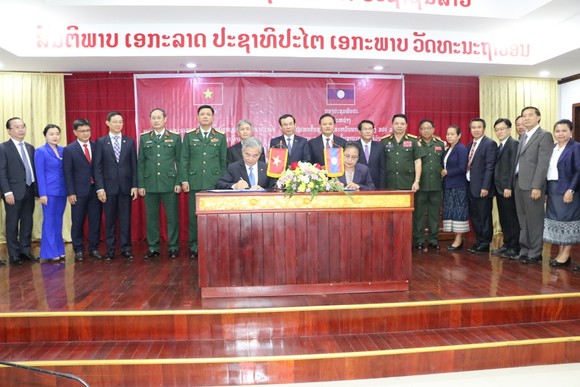 TPHCM và tỉnh Savannakhet ký kết Bản ghi nhớ hợp tác giai đoạn 2022-2025 ảnh 5