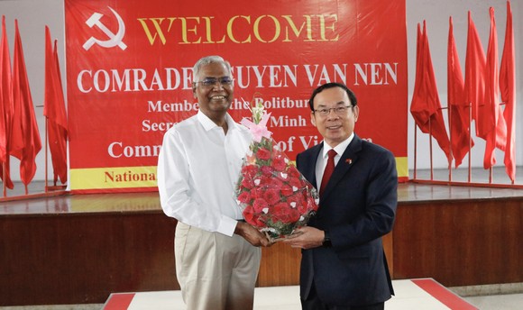Chủ tịch Hạ viện Ấn Độ và Tổng Bí thư Đảng Cộng sản Ấn Độ tiếp đồng chí Nguyễn Văn Nên ảnh 4