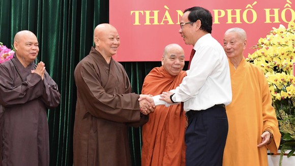 Bí thư Thành uỷ TPHCM Nguyễn Văn Nên tiếp Ban Tổ chức Đại hội đại biểu Giáo hội Phật giáo VN TPHCM. Ảnh:VIỆT DŨNG