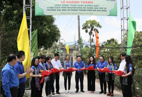Lãnh đạo TPHCM thăm chiến sĩ tình nguyện tại tỉnh Đồng Tháp ảnh 6