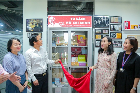 Đưa tư tưởng của Bác đến gần sinh viên hơn với tủ sách 'Hồ Chí Minh' ảnh 4