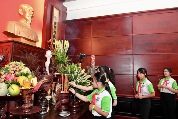 Sôi nổi khai mạc liên hoan thiếu nhi Việt Nam – Lào – Campuchia ảnh 1