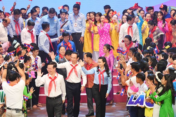 Thường trực Ban Bí thư Võ Văn Thưởng: Đảng và nhà nước dành những điều tốt đẹp nhất cho thiếu nhi ảnh 1