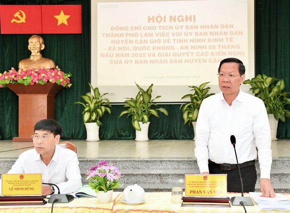 Chủ tịch UBND TPHCM Phan Văn Mãi lắng nghe, tháo gỡ khó khăn của huyện Cần Giờ ảnh 1