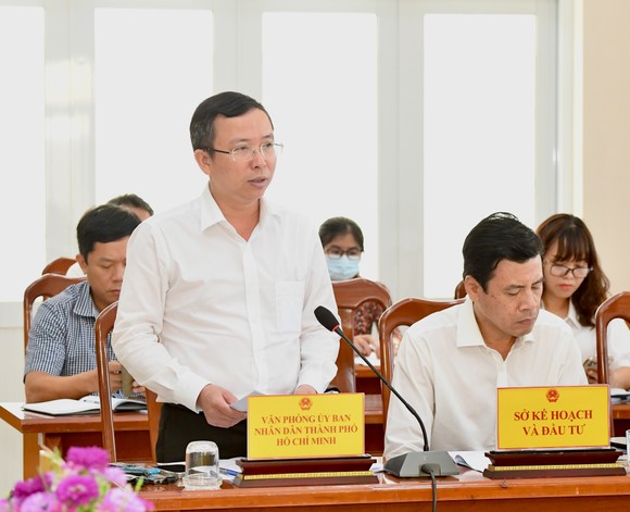 Chủ tịch UBND TPHCM Phan Văn Mãi lắng nghe, tháo gỡ khó khăn của huyện Cần Giờ ảnh 3