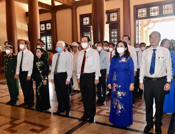 Đoàn lãnh đạo TPHCM dâng hoa, dâng hương tại 'Đất thép thành đồng' Củ Chi ảnh 5