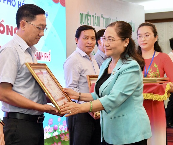 Bí thư Thành ủy TPHCM Nguyễn Văn Nên: Để người nghèo gặp khó khi chưa làm hết việc cần và phải làm là có tội với dân ảnh 4