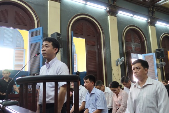 Xét xử phúc thẩm vụ VN Pharma: Bắt tạm giam 2 bị cáo Nguyễn Minh Hùng và Võ Mạnh Cường ảnh 1