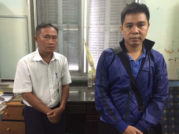 Mai Phước Việt (trái) và Lê Bảo Thành tại cơ quan điều tra. Ảnh: ÁI CHÂN