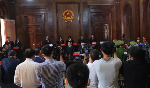 Hôm nay 16-9, nguyên Phó Chủ tịch UBND TPHCM Nguyễn Thành Tài ra tòa ảnh 3