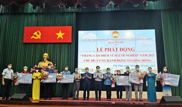 Quận Tân Phú: Tiếp nhận hơn 4,1 tỷ đồng chăm lo người nghèo ảnh 3