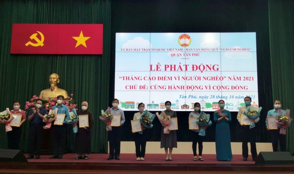 Quận Tân Phú: Tiếp nhận hơn 4,1 tỷ đồng chăm lo người nghèo ảnh 1