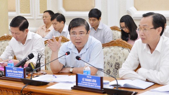 Chủ tịch UBND TPHCM Nguyễn Thành Phong chủ trì cuộc họp