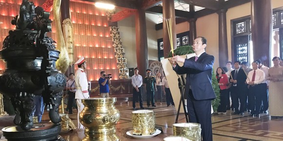 Chủ tịch nước Trần Đại Quang dâng hương tại Đền tưởng niệm liệt sĩ Bến Dược ảnh 2