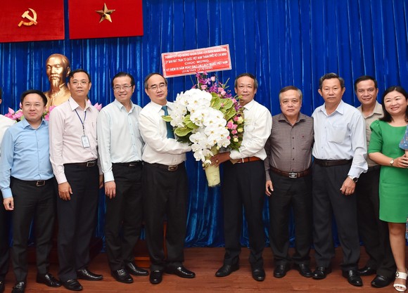 Bí thư Thành ủy TPHCM Nguyễn Thiện Nhân thăm, chúc mừng các cơ quan báo chí ảnh 5