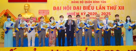 Đồng chí Lê Văn Thinh tái đắc cử Bí thư Quận ủy quận Bình Tân ảnh 3