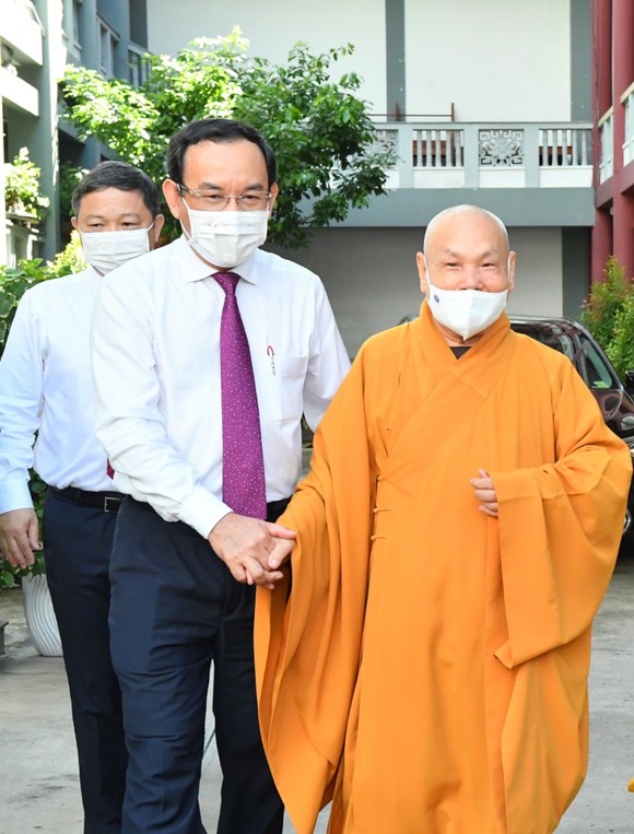 Bí thư Thành ủy TPHCM Nguyễn Văn Nên thăm, chúc mừng Đại lễ Phật đản ảnh 2