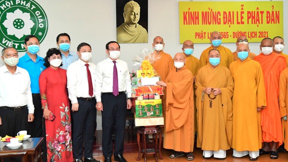 Bí thư Thành ủy TPHCM Nguyễn Văn Nên thăm, chúc mừng Đại lễ Phật đản ảnh 1