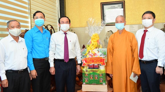 Bí thư Thành ủy TPHCM Nguyễn Văn Nên thăm, chúc mừng Đại lễ Phật đản ảnh 3