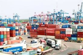Hàng ngàn container tồn đọng tại cảng Cát Lái 