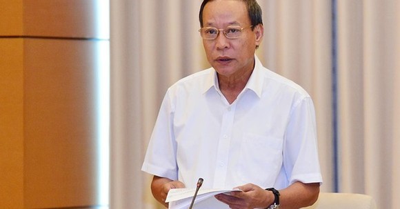 Thứ trưởng Bộ Công an Lê Quý Vương báo cáo tại phiên họp