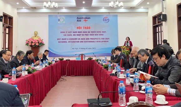 Viện trưởng Viện Nghiên cứu Quản lý kinh tế Trung ương (CIEM) Trần Thị Hồng Minh phát biểu khai mạc hội thảo 
