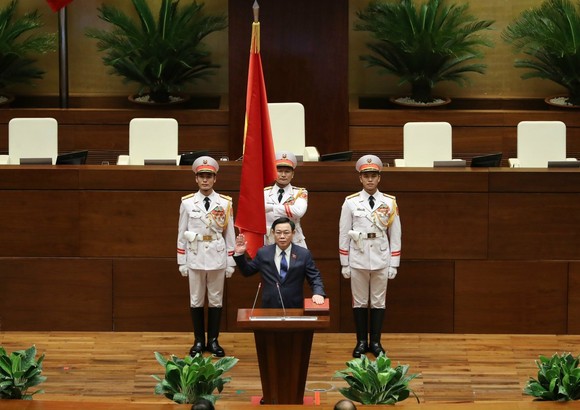 Chủ tịch Quốc hội khóa XV Vương Đình Huệ tuyên thệ nhậm chức ảnh 1