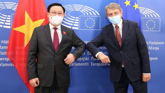 Chủ tịch Quốc hội Vương Đình Huệ đề nghị EC, EP ủng hộ để sớm gỡ thẻ vàng thủy sản đối với Việt Nam ảnh 1