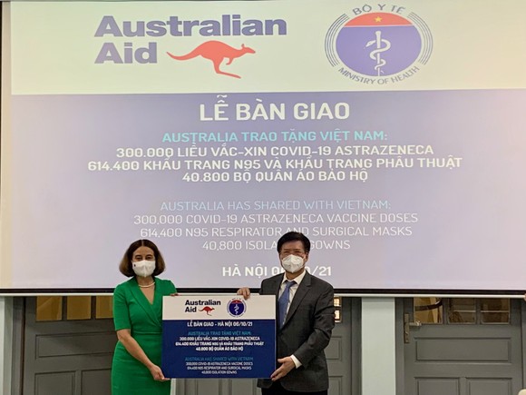 Australia bàn giao 300.000 liều vaccine ngừa Covid-19 hỗ trợ Việt Nam ảnh 1