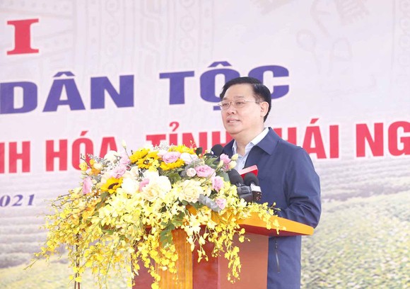Chủ tịch Quốc hội Vương Đình Huệ dự Ngày hội Đại đoàn kết toàn dân tộc tại Thái Nguyên ảnh 1