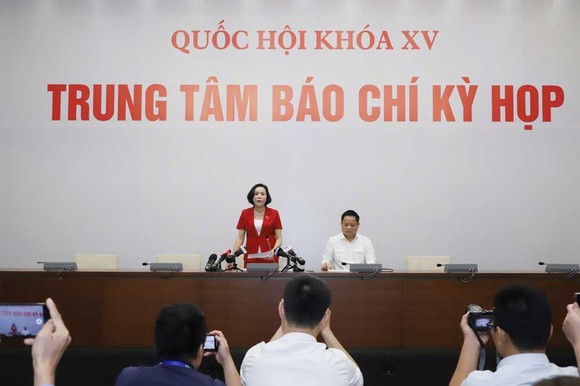 Quốc hội bãi nhiệm và phê chuẩn cách chức Bộ trưởng Bộ Y tế Nguyễn Thanh Long  ​ ảnh 2