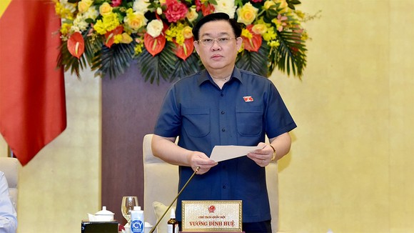 Chủ tịch Quốc hội Vương Đình Huệ phát biểu tại phiên họp. Ảnh: VIẾT CHUNG
