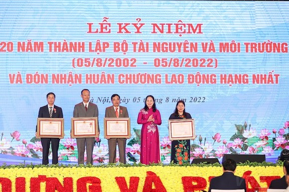 Thủ tướng Phạm Minh Chính: Cần lời giải phù hợp, hiệu quả cho những bài toán 'hóc búa' về tài nguyên, môi trường ảnh 2